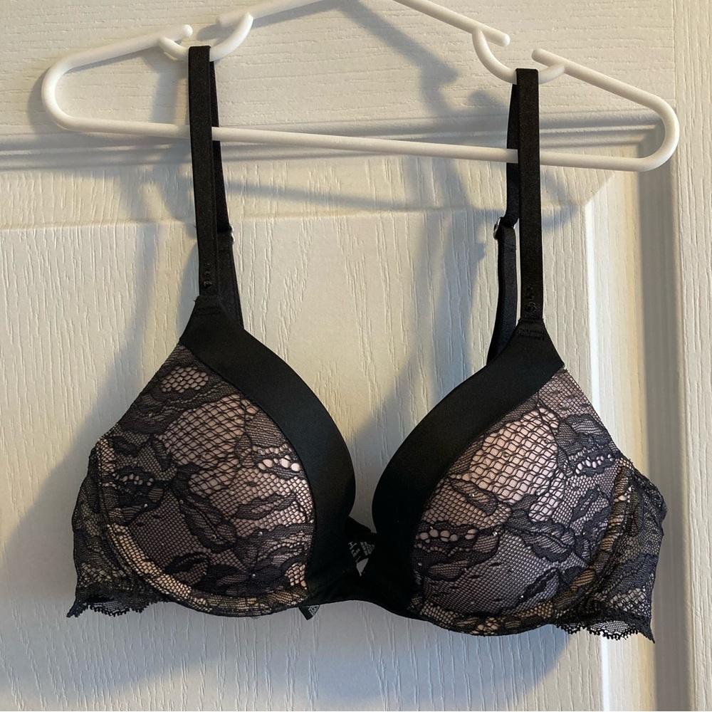 VICTORIA’S SECRET Bio Fit Lace Bra